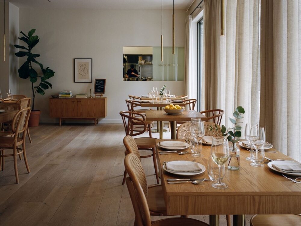 dekoracje roślinne w restauracji